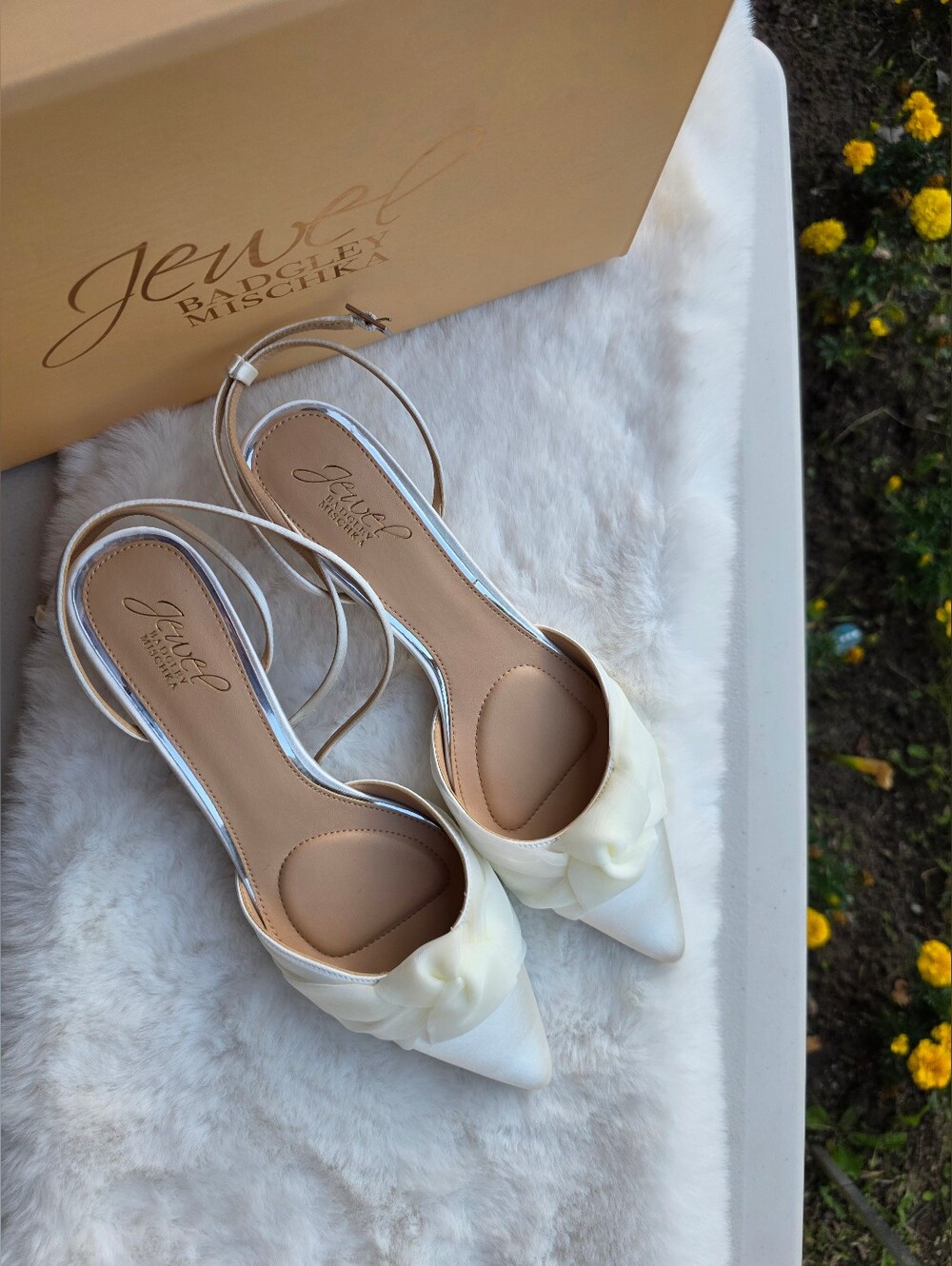 Jewel Badgley Mischka Women's Favor Evening Knot Pumps - Ivory Satin, 7.5 & 9 - Picture 4 of 7